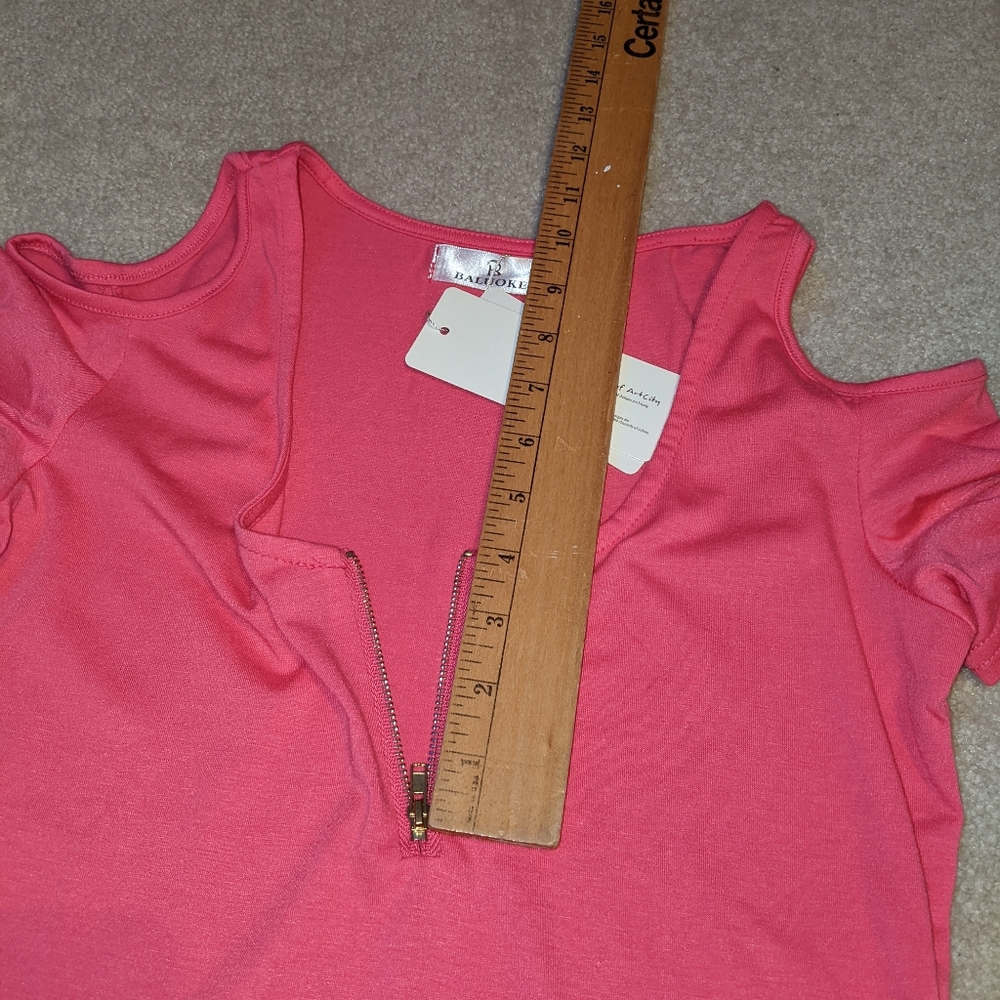 Nwts baluoke Pink peekaboo shoulder top - Picture 15 of 15